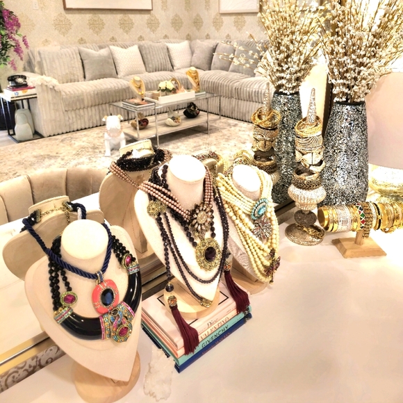 ✨️ 𝙉𝙞𝙖'𝙨 𝙅𝙚𝙬𝙚𝙡𝙧𝙮 𝘽𝙤𝙭 ✨️ Live Vintage Jewelry Auction! - Picture 4 of 14